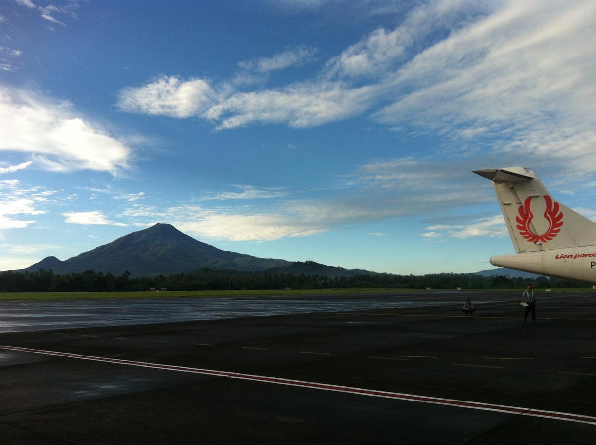 Hotel Living Peace House Manado Exterior foto